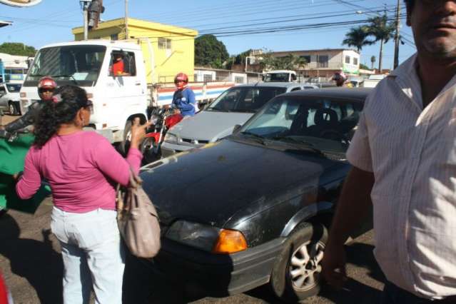 Marcha de trabalhadores deixa trecho da avenida Afonso Pena intransit&aacute;vel
