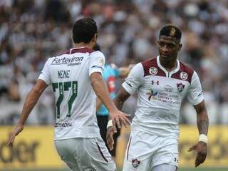 Yony González e Nenê comemoram gol da vitória sobre o rival no clássico (Foto: Lucas Merçon/Fluminense)