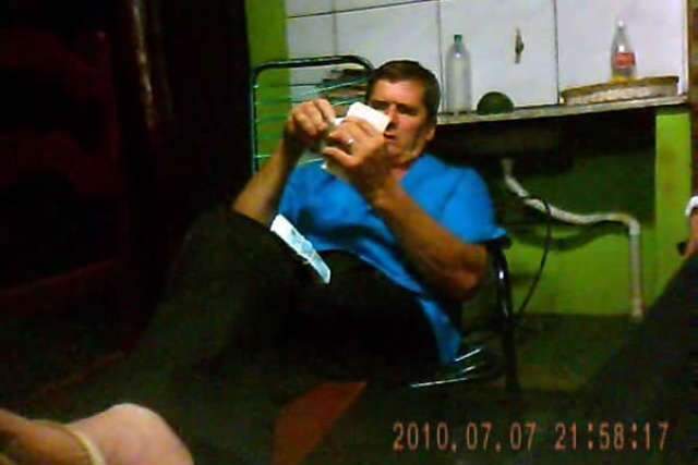  De madrugada, caminh&atilde;o leva mudan&ccedil;a da casa de Artuzi