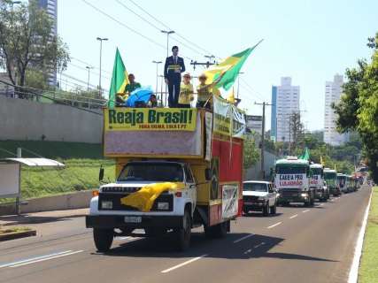 Grupos pró e contra impeachment vão acompanhar votação em Brasília