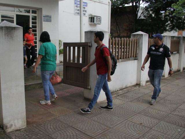 Aulas para 95 mil alunos iniciam sem kits e com problema na merenda