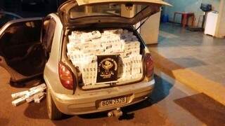 Carro lotado de cigarro contrabandeado, apreendido pelo DOF (Foto: Divulgação)