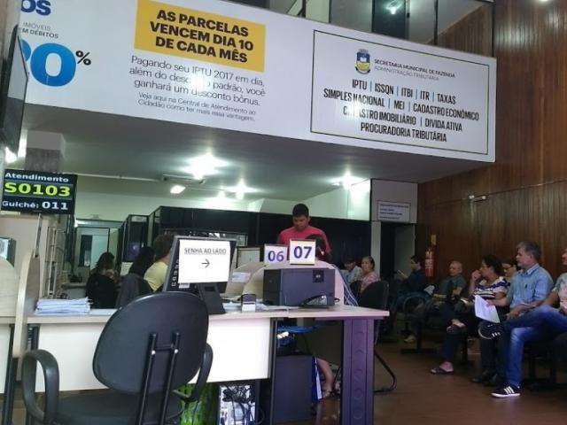 Refis municipal lota central e espera chega a duas horas