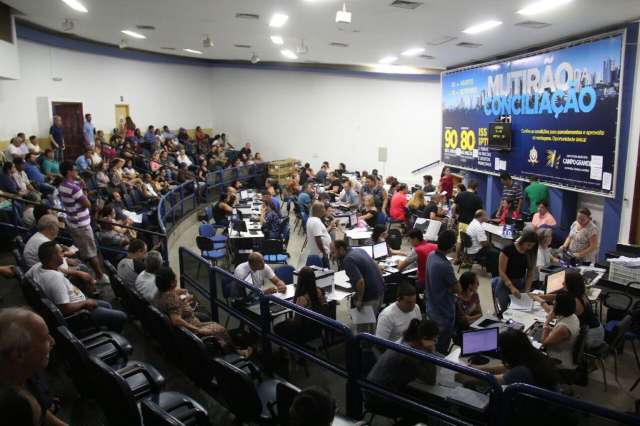 Contribuintes aproveitam folga e plant&atilde;o do Refis para renegociar IPTU