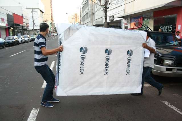 Clientes amanhecem em fila e fazem &quot;rapa&quot; em loja por desconto de 70%
