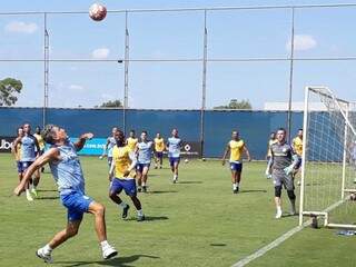 Rachão do Grêmio, em treino que antecedeu ao clássico; à frente, Renato Gaúcho. (Foto: Marcos Neves/gremio.net)