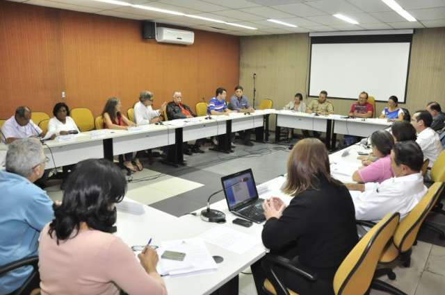 Oficial admite falta de estrutura para atender 2 inc&ecirc;ndios e equipe menor