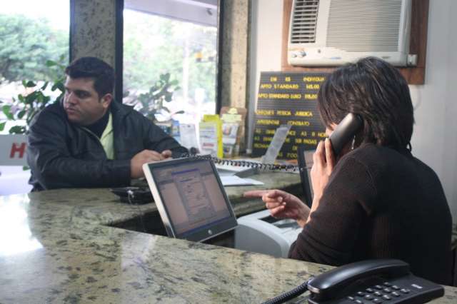 Setor de servi&ccedil;os &ldquo;patina&rdquo; nas contrata&ccedil;&otilde;es, mas cria 98% das vagas