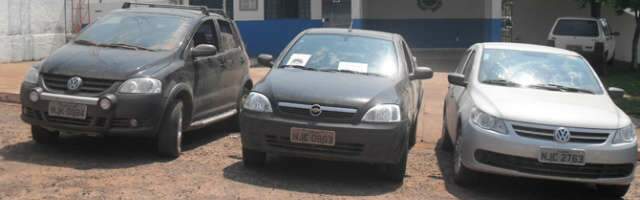  Pol&iacute;cia recupera tr&ecirc;s ve&iacute;culos e prende &ldquo;arrastadores&rdquo; em Rio Negro