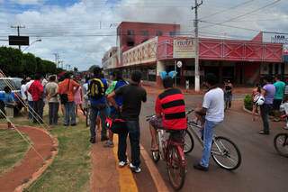 População que acompanhou tragédia em Sidrolândia comenta hoje sobre prejuízos para o município. Foto: João Garrigó