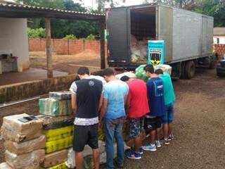 Cinco s&atilde;o presos com duas toneladas de maconha em rodovia estadual