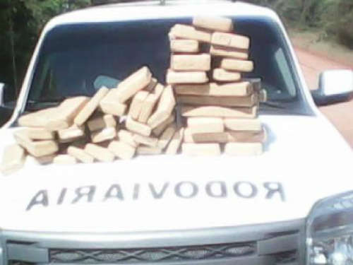  Homem &eacute; preso com quase 80 kg de maconha na MS 276; droga iria para Amambai