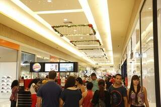 Shoppings terão funcionamento diferenciado  (Foto: Cleber Gellio/Arquivo)