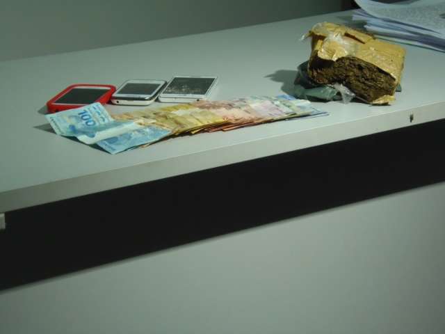 Pol&iacute;cia prende quadrilha acusada de tr&aacute;fico, roubo e furto em opera&ccedil;&atilde;o