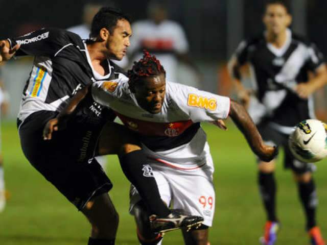  Flamengo sofre, mas consegue empate no final contra a Ponte Preta