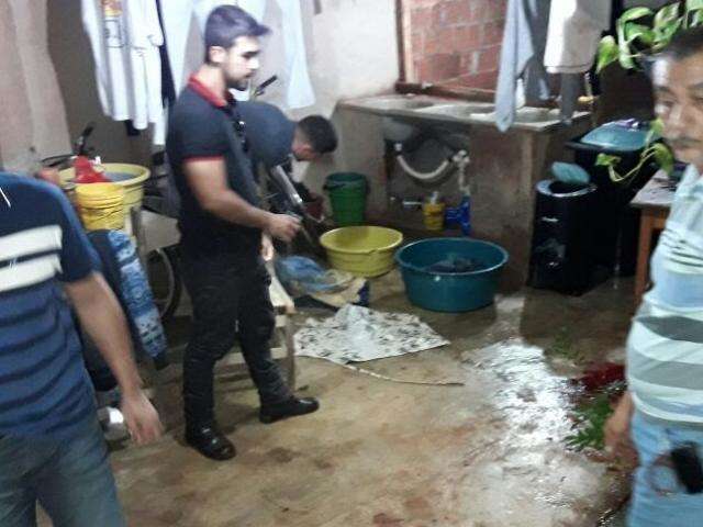 Acusado de matar enteada a tiros e ferir esposa &eacute; encontrado em matagal