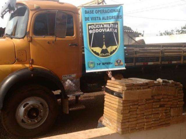 Pol&iacute;cia encontra 181 Kg de maconha em fundo falso de caminh&atilde;o 