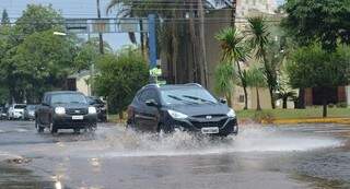 Só ontem (8) Dourados registrou precipitação de 28 milímetros de chuvas até as 18h45 (Foto: Dourados News) 