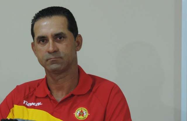 Sem vencer no campeonato, Cene apresenta novo treinador hoje &agrave; tarde