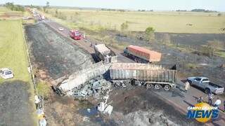 Acidente com 2 mortes formou fila de caminh&otilde;es e deixou estrago em rodovia