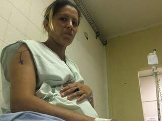 Em trabalho de parto, Josineide aguarda vez para dar à luz.  &quot;Ficar aqui é constrangedor&quot;. (Foto: Anahi Gurgel)