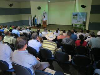 Ciclo de palestras sobre pastagens foi acompanhado por 100 produtores rurais (Foto: Divulgação)