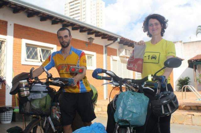 Casal de poloneses usa bicicleta para viajar de Istambul ao Pantanal de MS