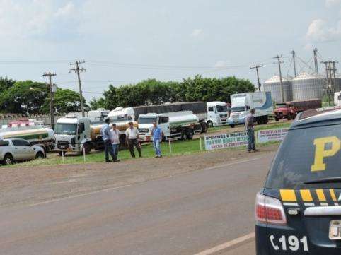 Caminhoneiros desbloqueiam BR-267 e n&atilde;o h&aacute; mais protesto no Estado