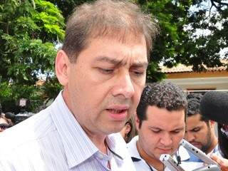 Prefeito Alcides Bernal reafirma que vai retirar invasores das áreas. (Foto: Luciano Muta)