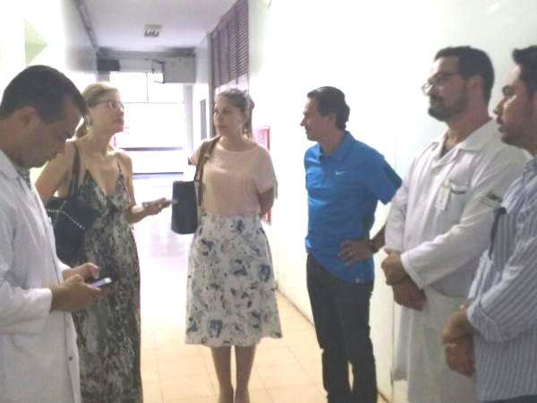 Prefeito vai a hospital e reclama ao não encontrar médicos plantonistas