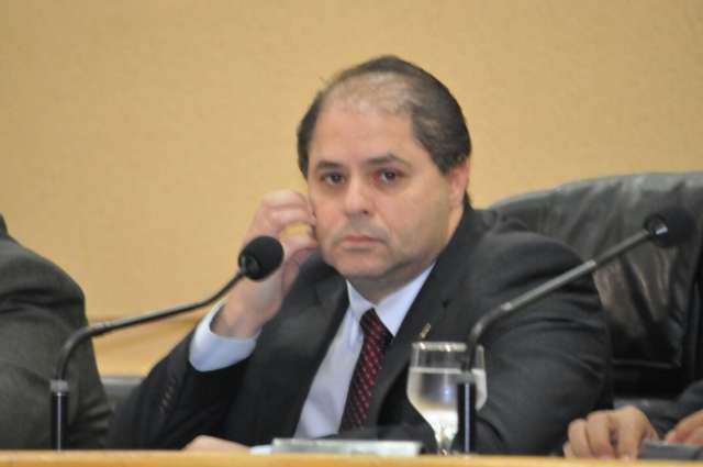 Presidente da C&acirc;mara faz mist&eacute;rio sobre voto a favor ou contra processante