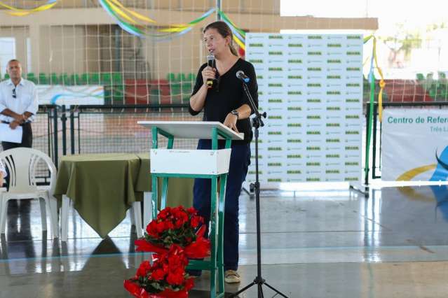 Atleta ol&iacute;mpica participa de inaugura&ccedil;&atilde;o de Centro Esportivo