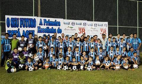 Ex-atacante Lima comanda escolinha de futebol do Grêmio em Figueirão