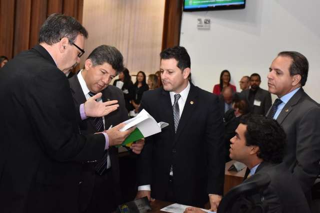 Projeto que pro&iacute;be pessoas com capacetes em locais p&uacute;blicos ser&aacute; votado