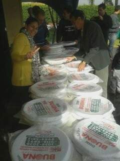 Professores levaram mais de 50 pizzas para distribuição na Câmara (Foto: divulgação)