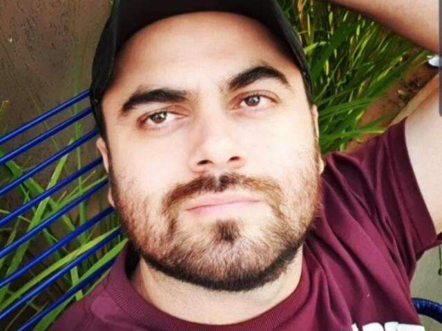 Bandidos armados com fuzis sequestram homem na fronteira
