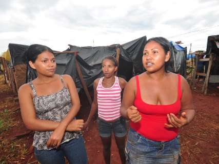 Vento danifica barracos de famílias acampadas no Jardim das Hortênsias