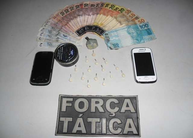 Jovem engole seis papelotes de crack durante abordagem policial