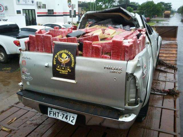 Tr&ecirc;s s&atilde;o presos e 1,3 tonelada de maconha apreendida ap&oacute;s fuga policial