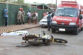 Motociclista morreu no local. (Foto: Norbertino Francisco Angeli/Jovem Sul News)
