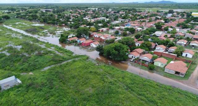 Chuva de 170 mil&iacute;metros alaga pelo menos 40 casas no interior de MS