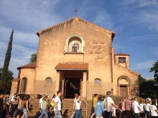 No último dia, são dadas as sete voltas em torno da igreja, como fez Josué. (Foto: Paula Maciulevicius)