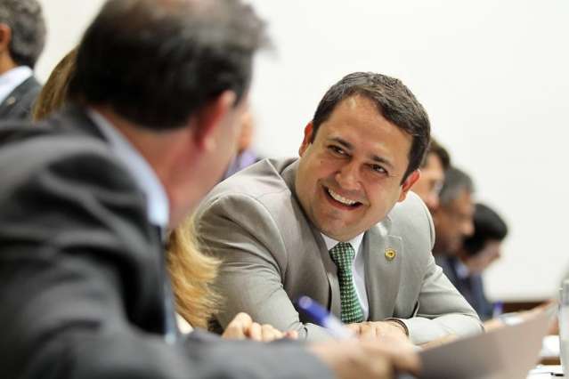 M&aacute;rcio Fernandes coloca sa&uacute;de e emprego como prioridades em campanha