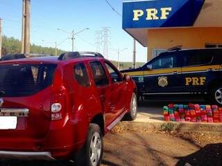 A droga estava em um fundo falso no assoalho de um veículo Renault Duster (Foto Polícia Rodoviária Federal)