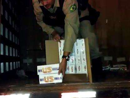 Pol&iacute;cia apreende 450 mil pacotes de cigarros contrabandeados na BR-163