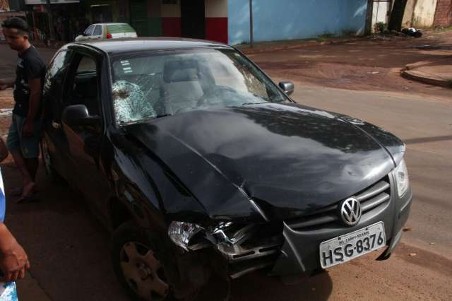 Homem &eacute;  atingido por Gol em frente a dep&oacute;sito no Parque do Lageado 