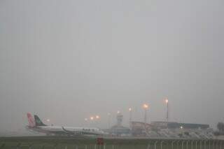 Aeroporto encoberto por neblina. (Foto: Marcos Ermínio)
