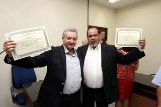 Heitor Miranda, à esquerda, e Malaquias foram diplomados. (Foto: Toninho Ruiz)