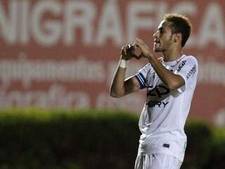 Neymar marca, mas Santos apenas empata com o São Caetano (Foto: GazetaPress)