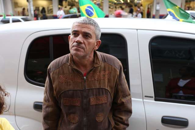 Motorista comete os pecados no tr&acirc;nsito que s&oacute; enxerga no outro